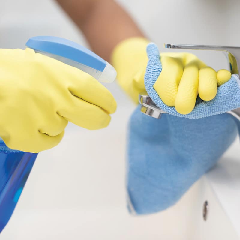 BATHROOM KIT, Professional detergent for cleaning bathrooms and shower cabins 500 ml + Limescale and Disinfectant cleaning detergent, soap residues and grease and dirt stains for the bathroom DeSalin Kalk 750 ml